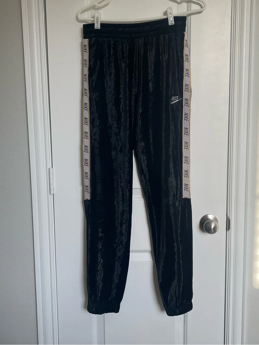 Nike Girls' Crushed Velour Track Pant/Jogger XL